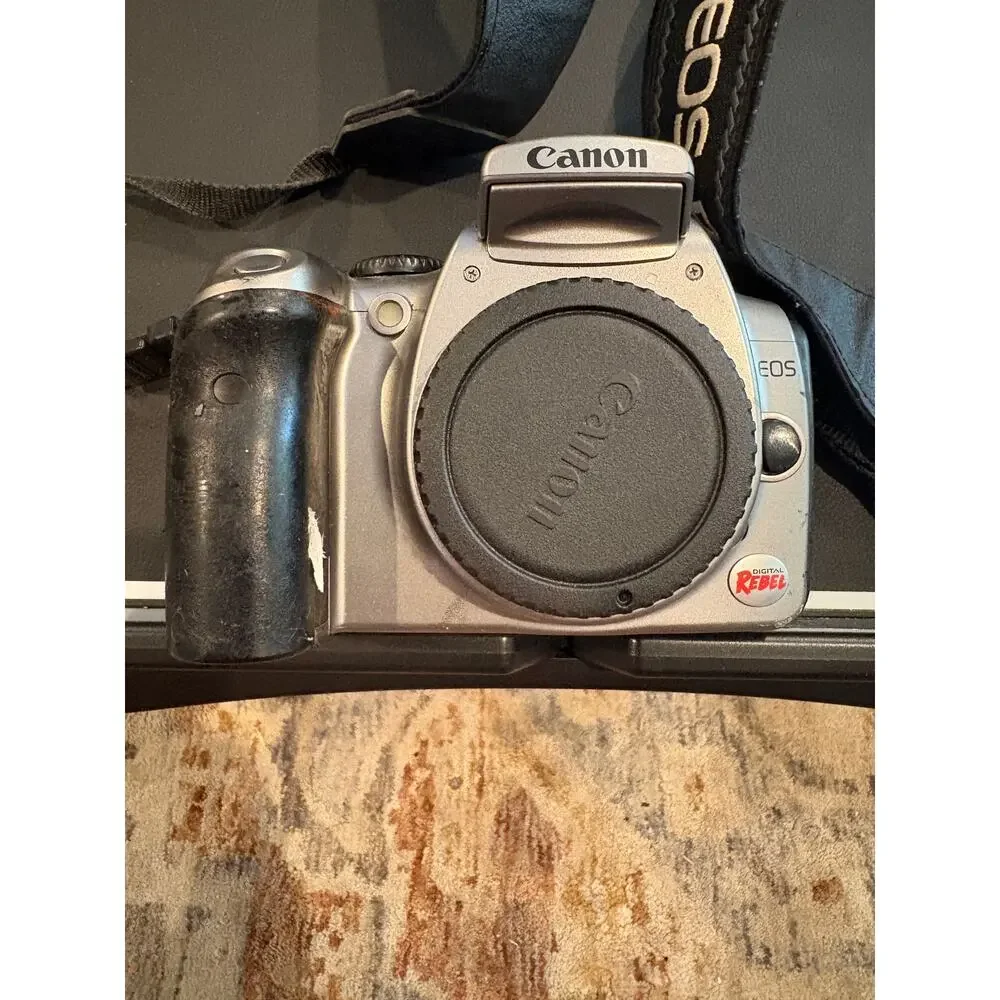 Canon EOS Digital Rebel DSLR Camera Body w/ Battery Charger Strap Untested